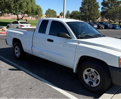 White 2005 Dodge Dakota ST Club Cab