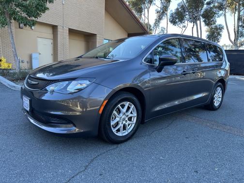 2022 Chrysler Voyager LX