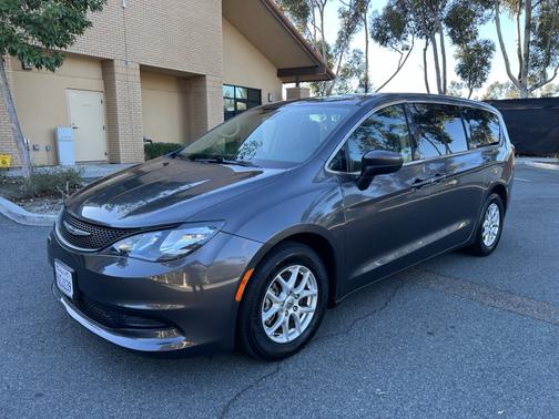 2022 Chrysler Voyager LX