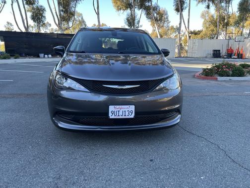 2022 Chrysler Voyager LX