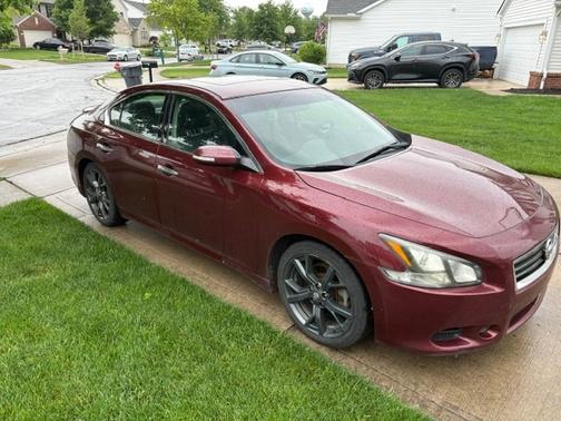Red 2013 Nissan Maxima SV