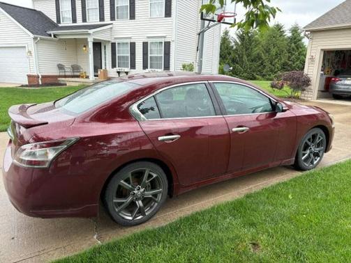 Red 2013 Nissan Maxima SV