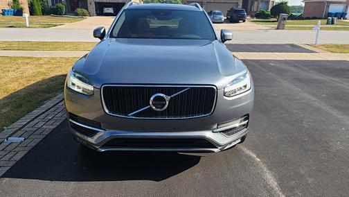2018 Volvo XC90 T6 Momentum