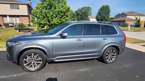 2018 Volvo XC90 T6 Momentum
