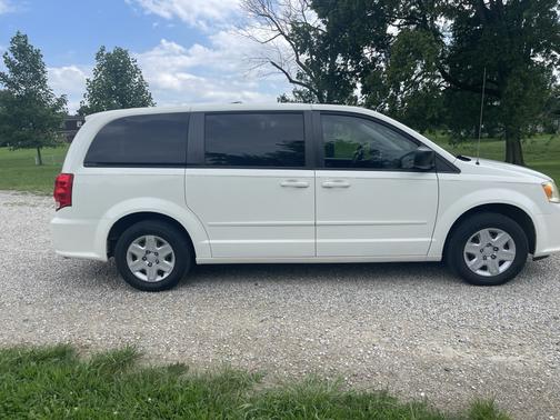 White 2012 Dodge Grand Caravan SE/AVP