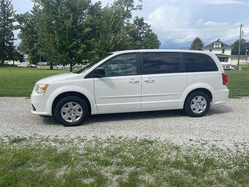 White 2012 Dodge Grand Caravan SE/AVP