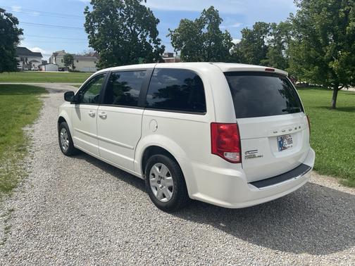 White 2012 Dodge Grand Caravan SE/AVP