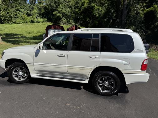 2004 Lexus LX 470 Base