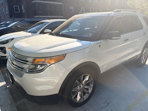 White 2013 Ford Explorer XLT