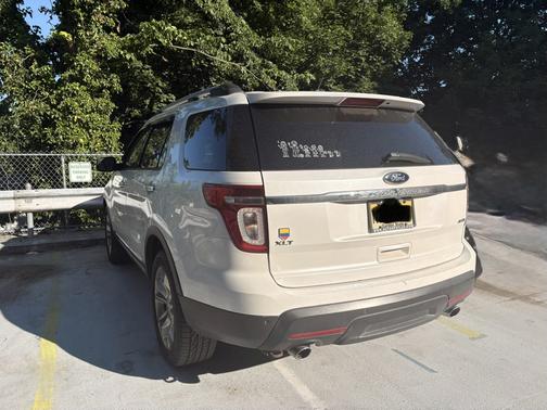 White 2013 Ford Explorer XLT
