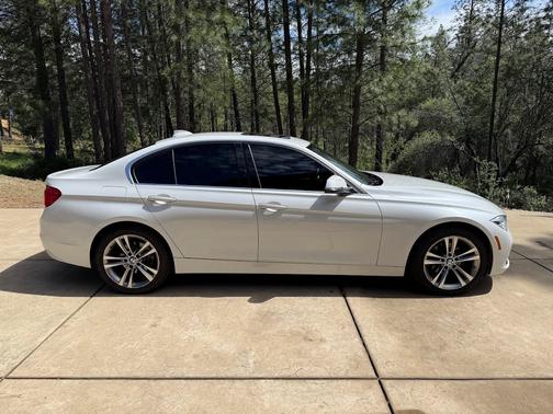 2017 BMW 330 i