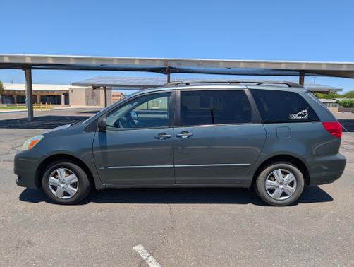 2004 Toyota Sienna CE