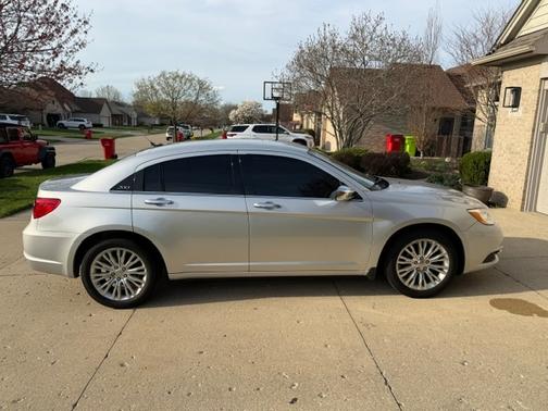Silver 2011 Chrysler 200 Limited
