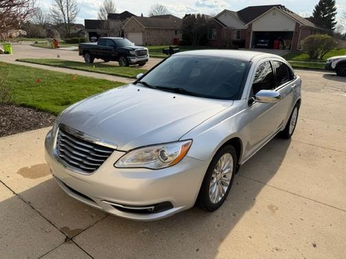 Silver 2011 Chrysler 200 Limited