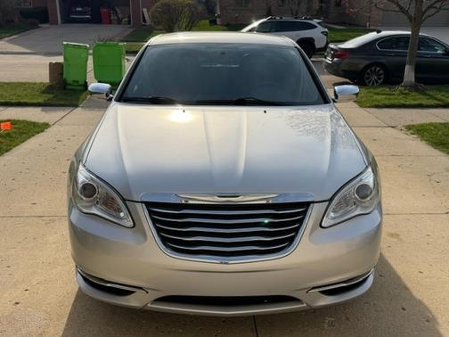 Silver 2011 Chrysler 200 Limited