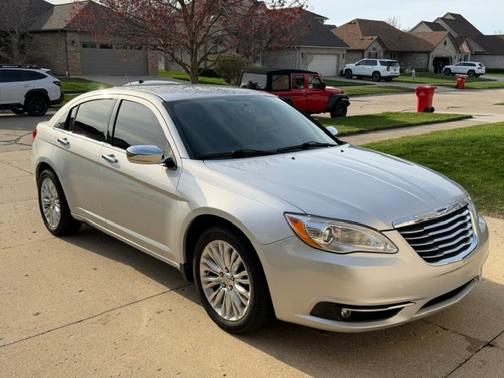 Silver 2011 Chrysler 200 Limited
