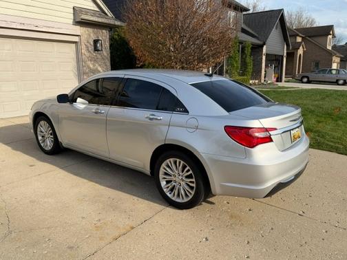Silver 2011 Chrysler 200 Limited