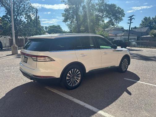 White 2020 Lincoln Aviator Reserve AWD