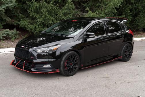 Black 2017 Ford Focus ST Base