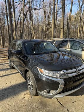 Black 2018 Mitsubishi Outlander SE