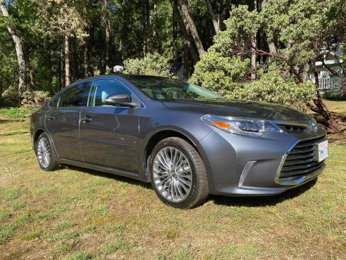 Photo 3 of 21 of 2016 Toyota Avalon Limited