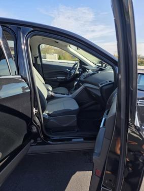 Black 2014 Ford Escape SE