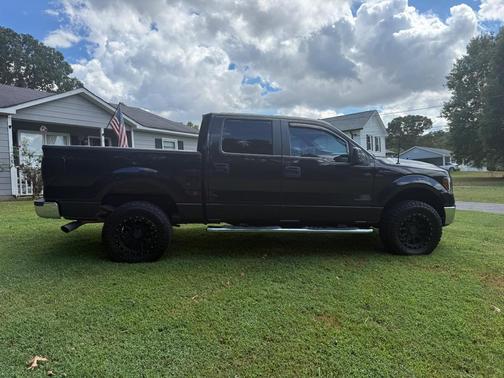 Black 2011 Ford F-150 XLT