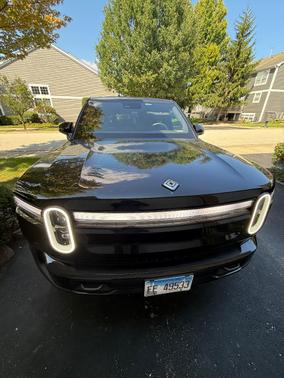 Black 2025 Rivian R1S Adventure Dual-Motor Max Pack