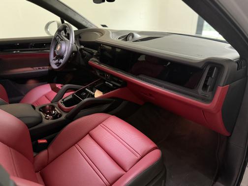 2025 Porsche Cayenne Cayenne GTS Coupe