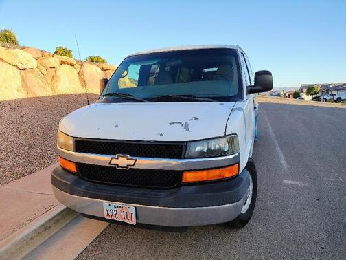 White 2004 Chevrolet Express 3500 Base