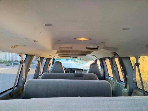 White 2004 Chevrolet Express 3500 Base