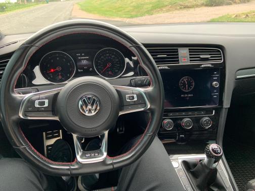 2018 Volkswagen Golf GTI 2.0T SE 4-Door