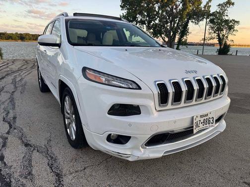 White 2016 Jeep Cherokee Overland