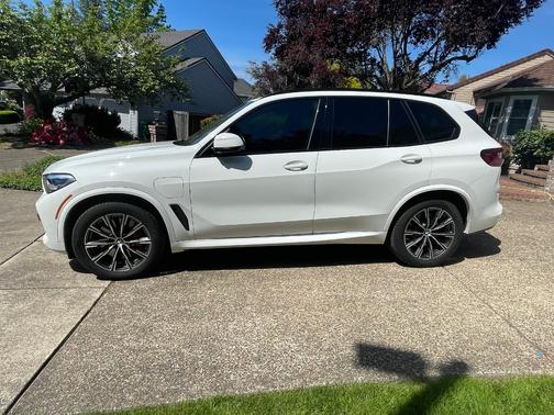 White 2021 BMW X5 PHEV xDrive45e
