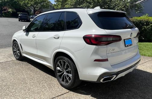White 2021 BMW X5 PHEV xDrive45e