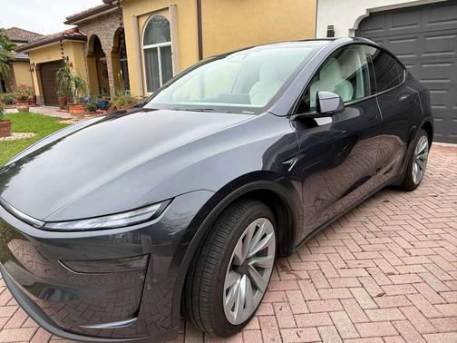 2026 Tesla Model Y RWD