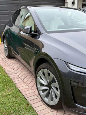 2026 Tesla Model Y RWD