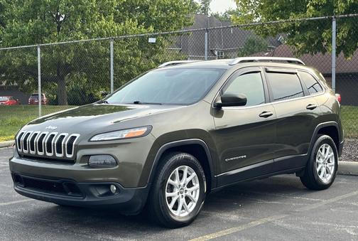 Green 2015 Jeep Cherokee Latitude