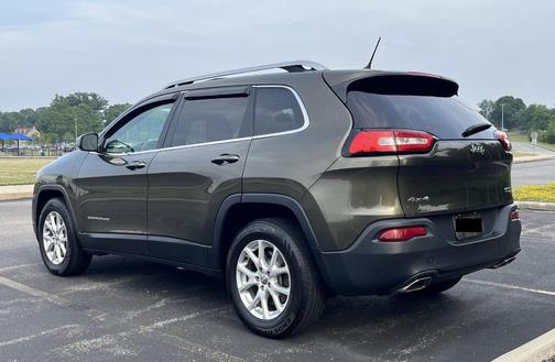 Green 2015 Jeep Cherokee Latitude