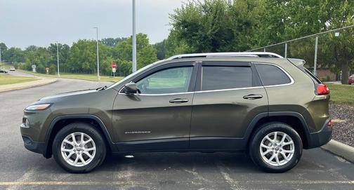 Green 2015 Jeep Cherokee Latitude