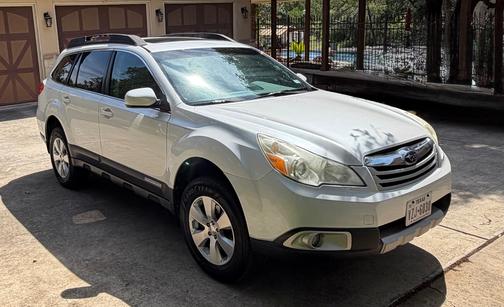 White 2011 Subaru Outback 3.6 R Limited
