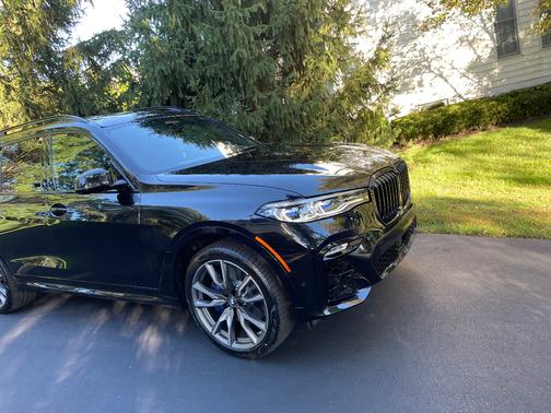 2022 BMW X7 M50i