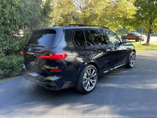 2022 BMW X7 M50i