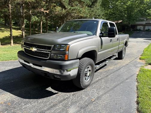 Gray 2007 Chevrolet Silverado 3500 LT3 Crew Cab Classic
