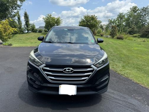 Black 2017 Hyundai TUCSON SE
