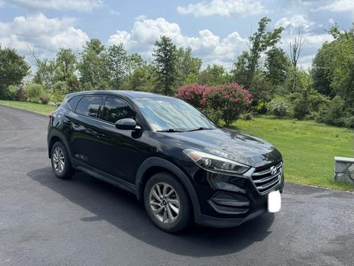Black 2017 Hyundai TUCSON SE