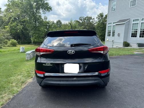 Black 2017 Hyundai TUCSON SE