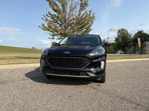 Black 2022 Ford Escape SEL