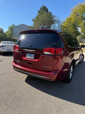 2017 Chrysler Pacifica Hybrid Platinum