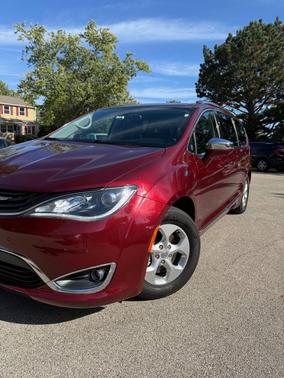 2017 Chrysler Pacifica Hybrid Platinum